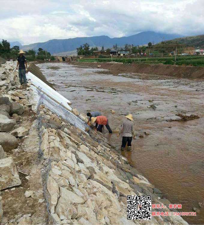 雷诺护垫护坡